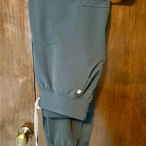 Figs women’s small dark harbor jogger scrub pants